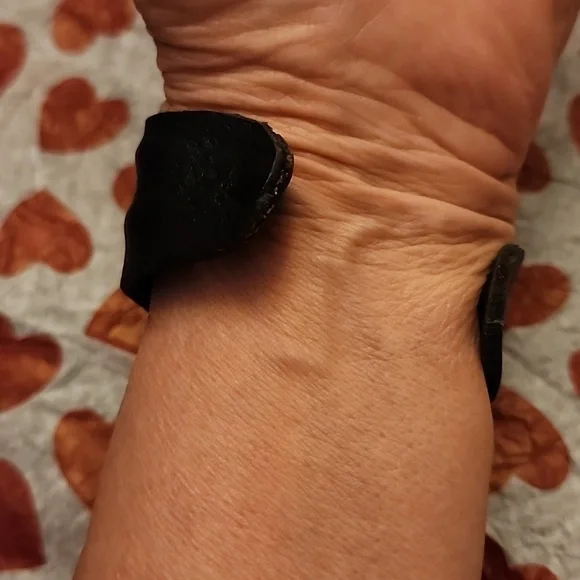 Leather rose cuff bracelet in black, NWOT, unbranded. - Picture 5 of 5